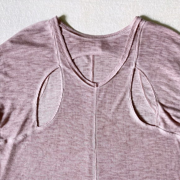 Free People Movement Lay Up Long Sleeve Top Woman’s Medium Mauve Pink Thumbholes - Picture 9 of 14